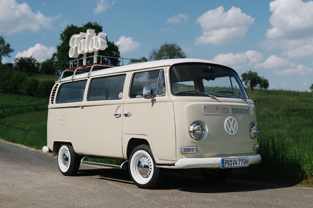VW T2 Bulli, umgebaut als Fotobus oder auch Fotobulli für Events und Hochzeiten.